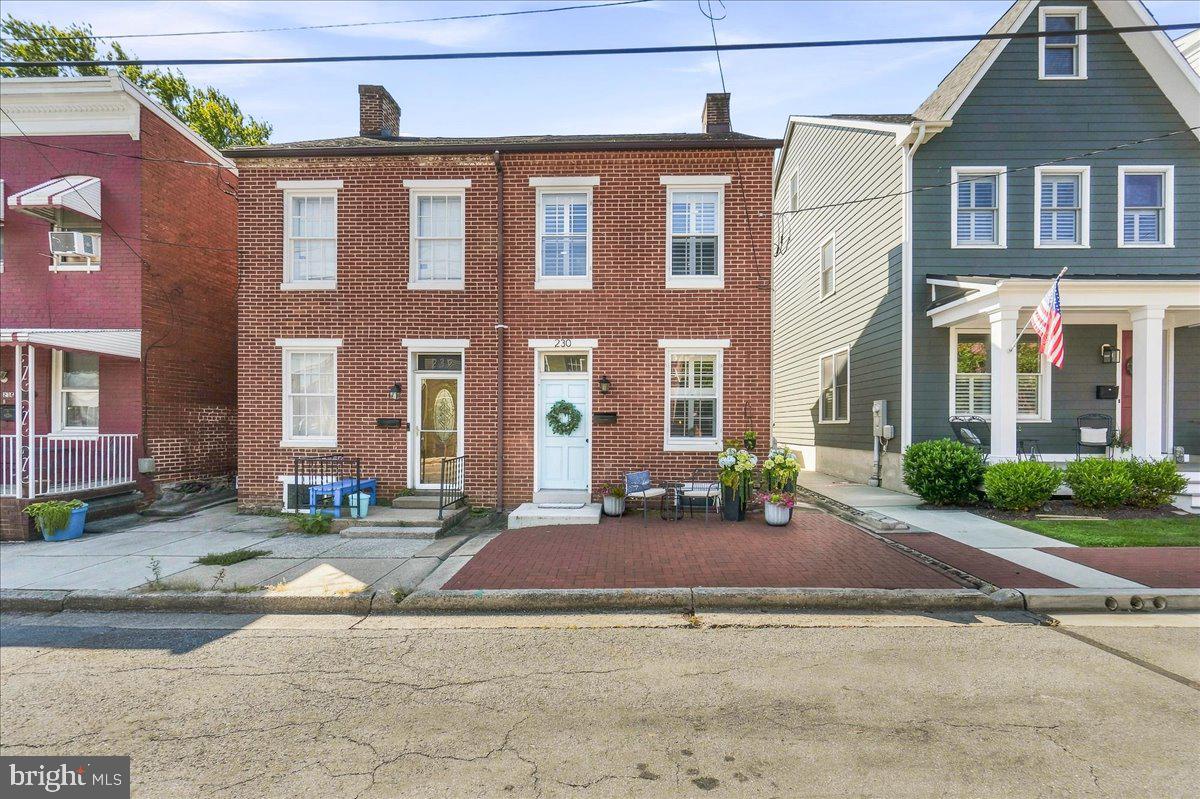 230 E 6TH