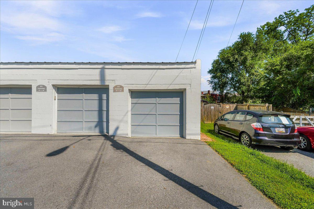 230 E 6TH