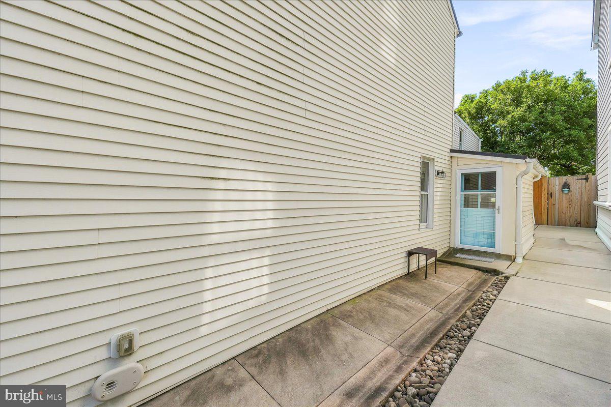 230 E 6TH