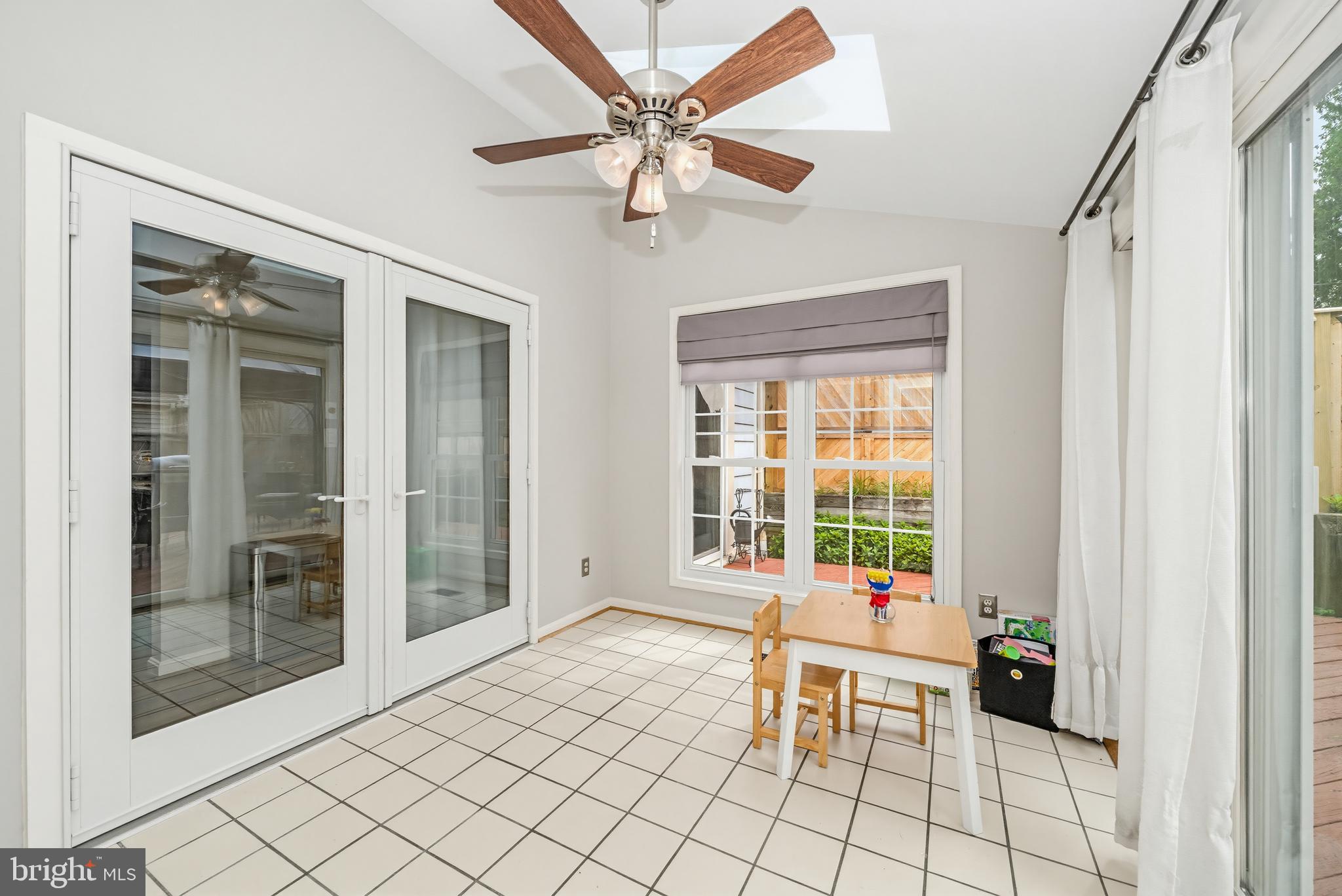 MEADOWGATE - Residential