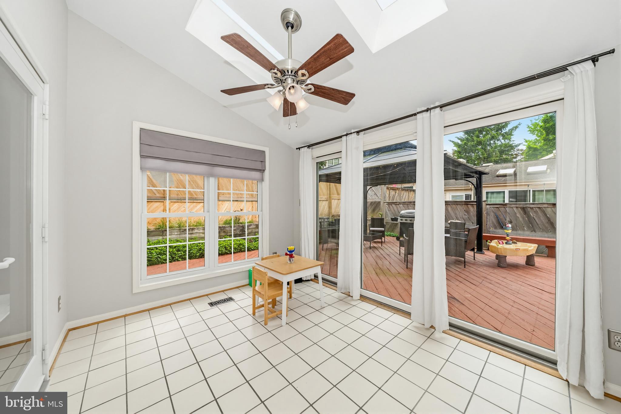 MEADOWGATE - Residential