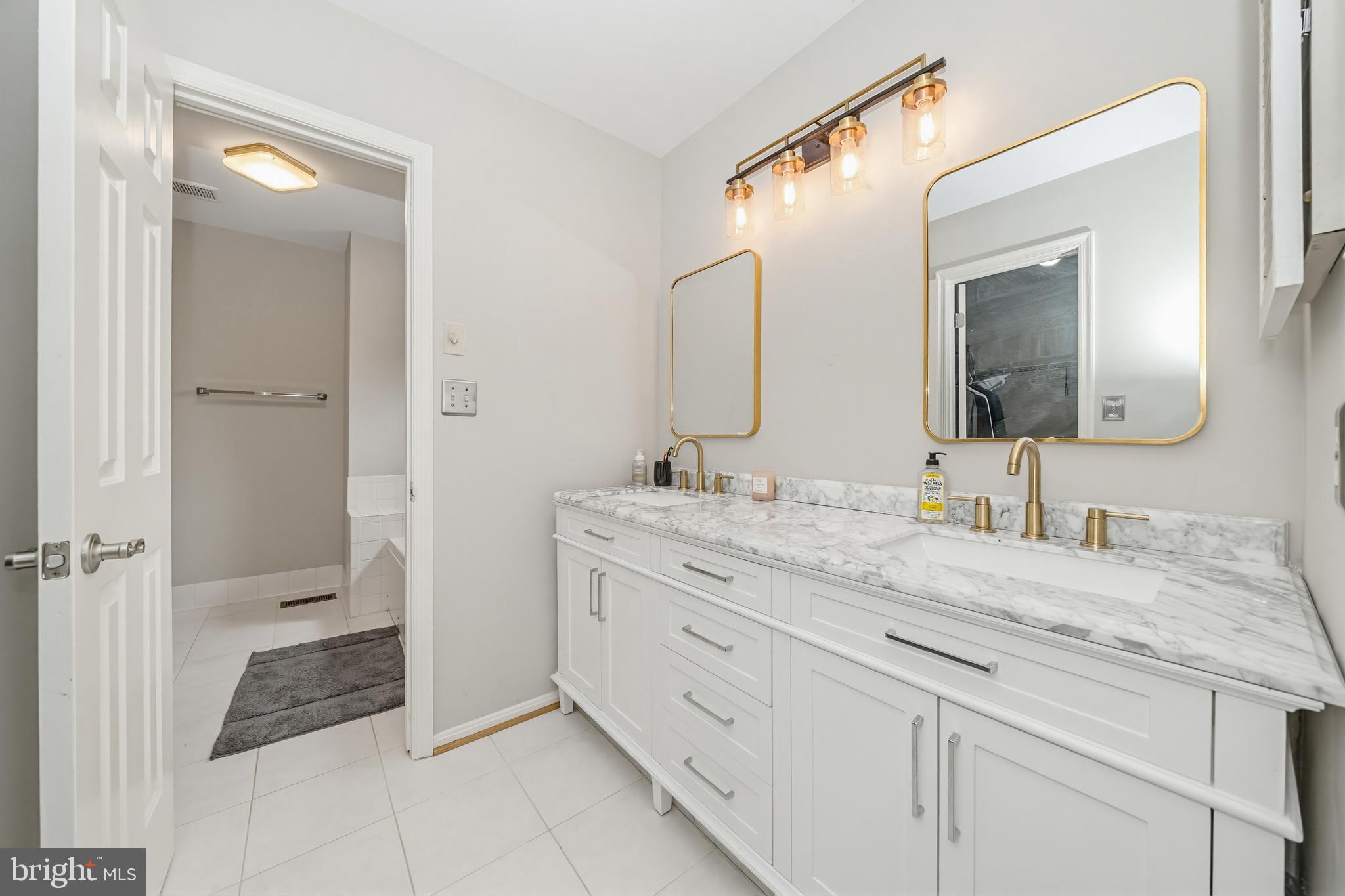 MEADOWGATE - Residential