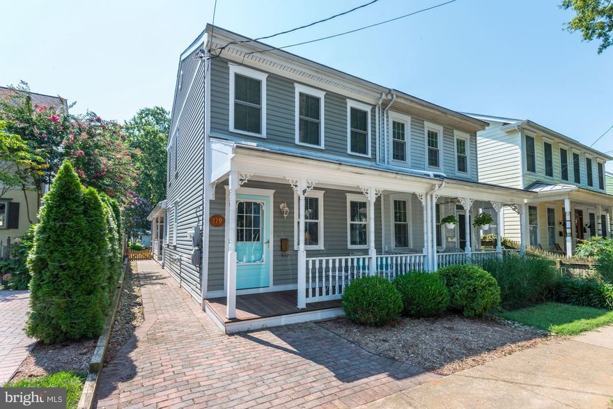 A quintessential Eastport home, circa 1905, located in the heart of the Peninsula. Beautifully updated with major upgrades thru the years.Open floorplan on main level with French doors opening to screen porch overlooking well maintained garden. Renovated kitchen with quartz counters, white oak floor, stainless appliances and new cabinets.New heating & AC whole house humidifier.