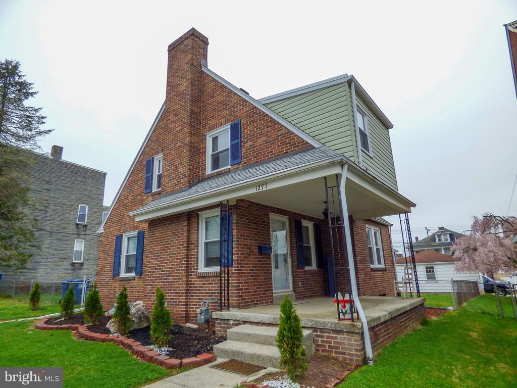 Photo of 1277 W Poplar Street, YORK, PA 17404 (MLS # PAYK2100364)