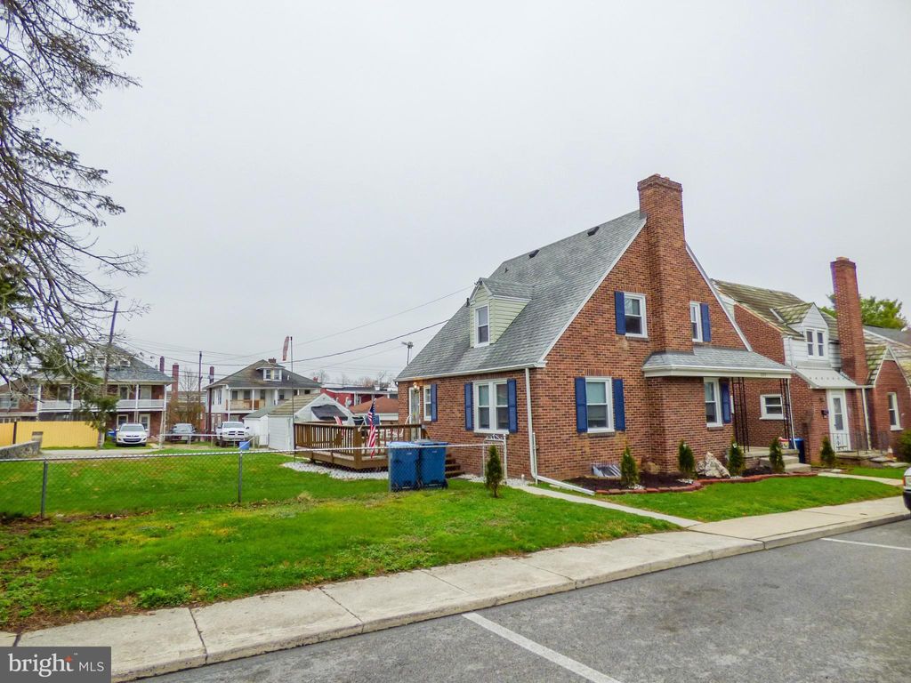 Photo of 1277 W Poplar Street, YORK, PA 17404 (MLS # PAYK2100364)
