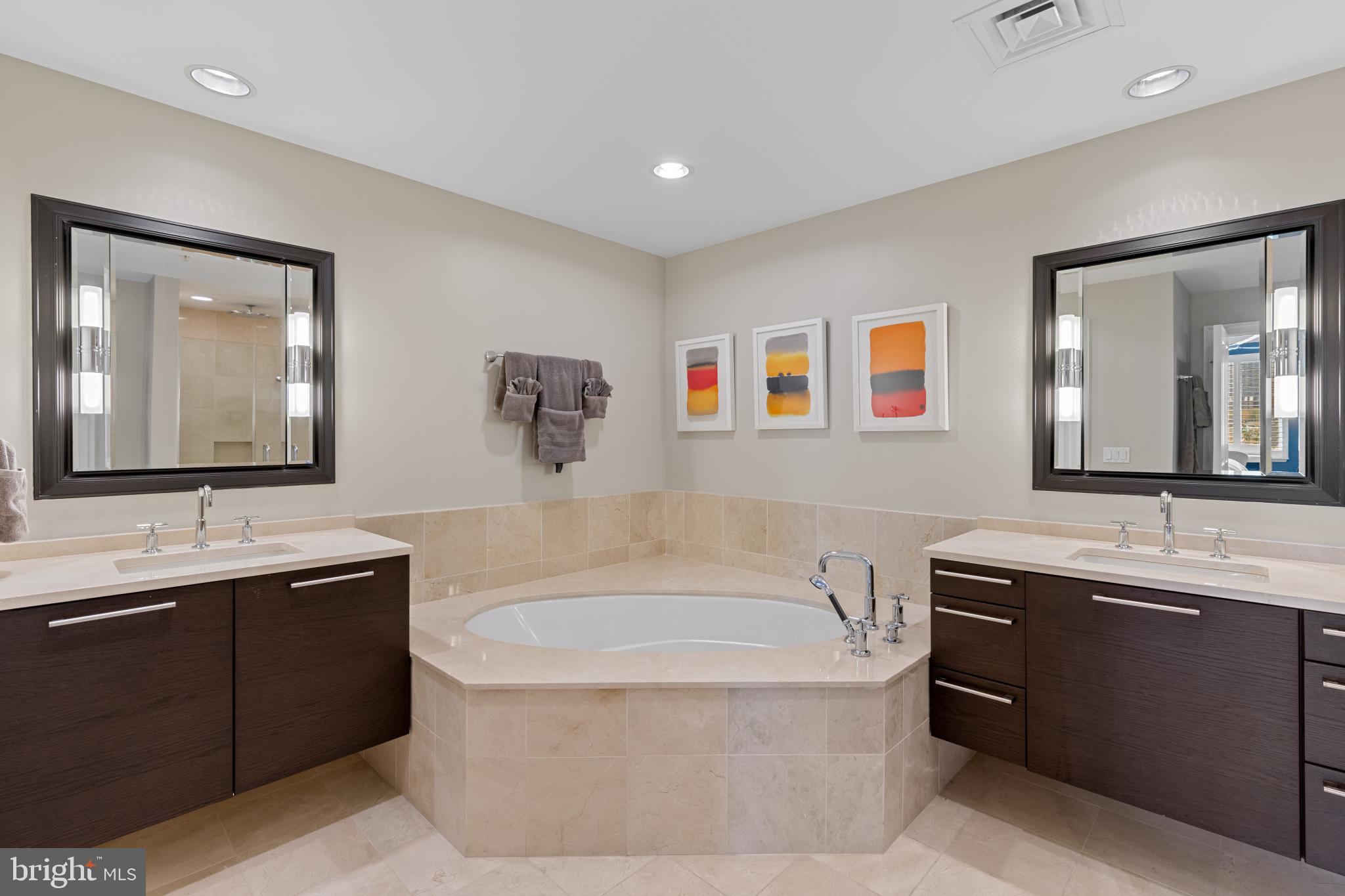 THE RITZ-CARLTON RESIDENCES - Residential