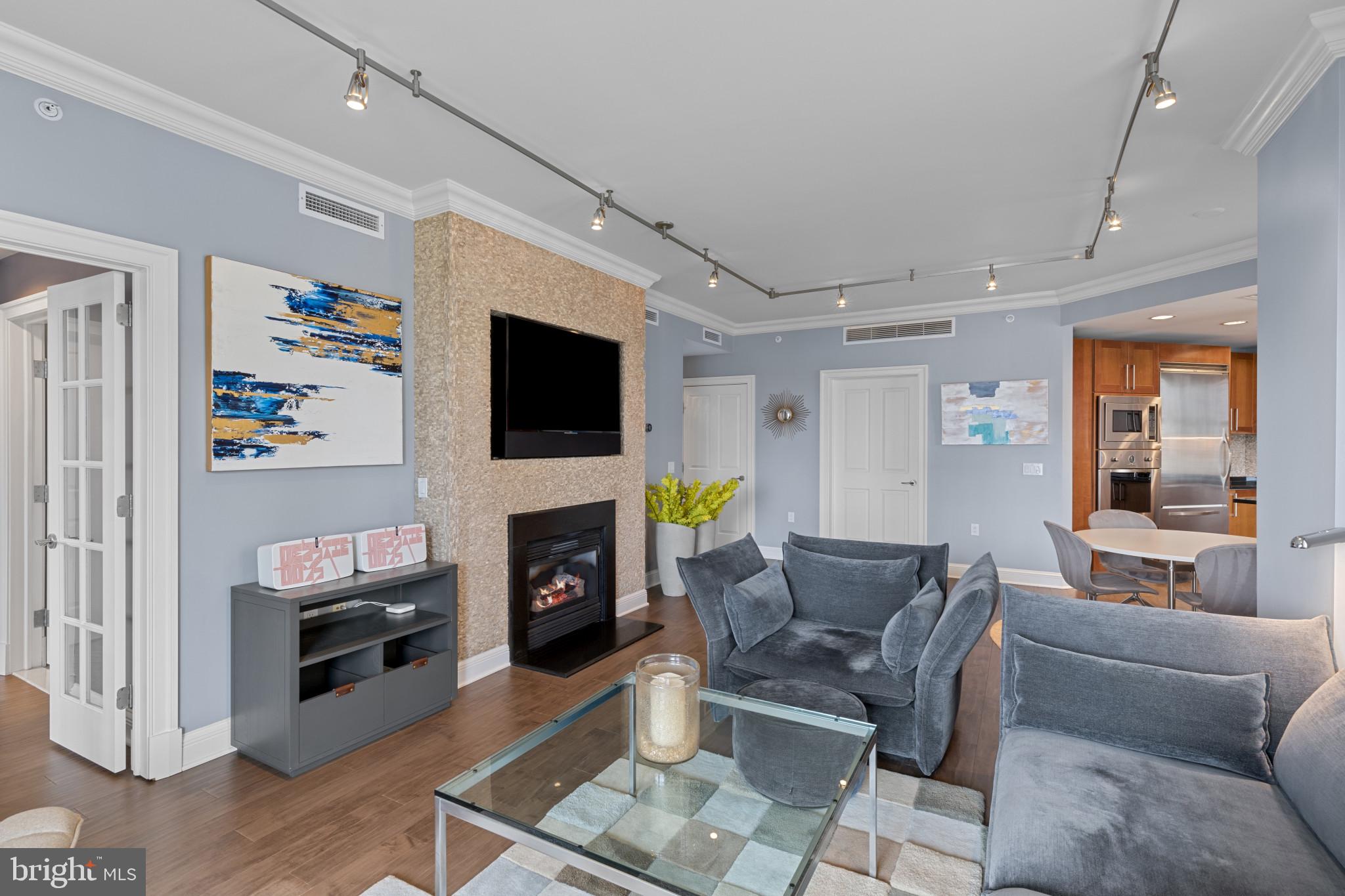 THE RITZ-CARLTON RESIDENCES - Residential