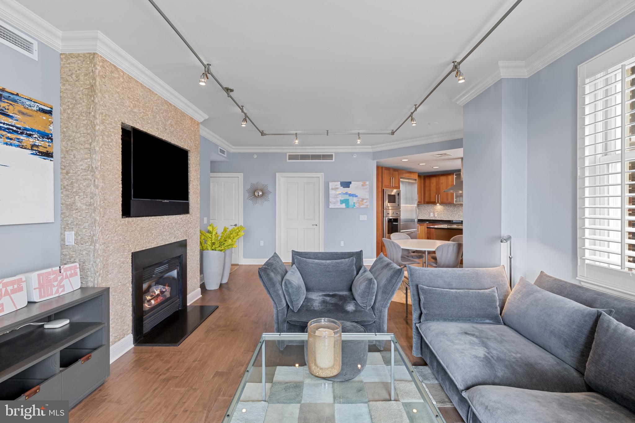 THE RITZ-CARLTON RESIDENCES - Residential