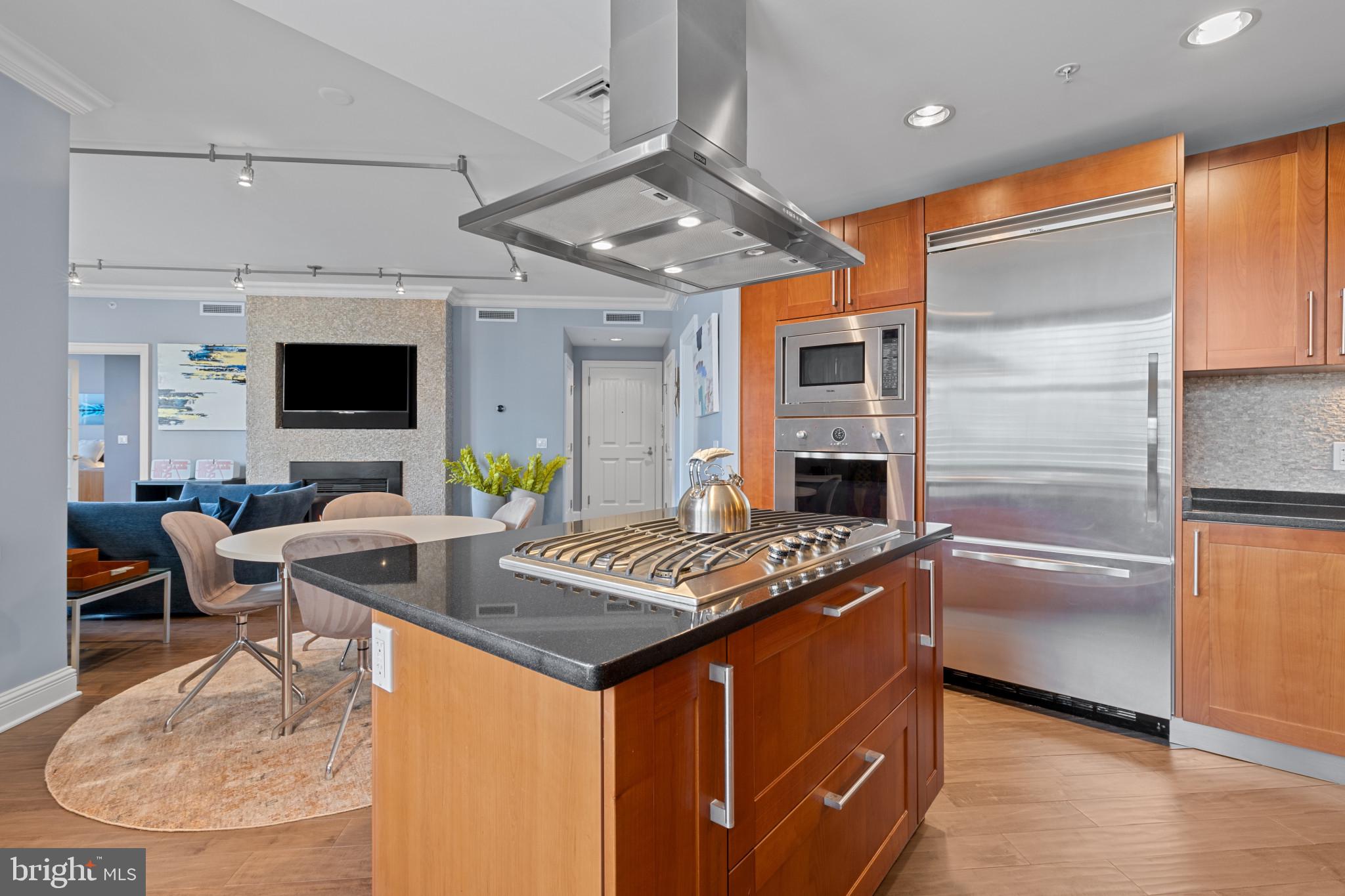 THE RITZ-CARLTON RESIDENCES - Residential