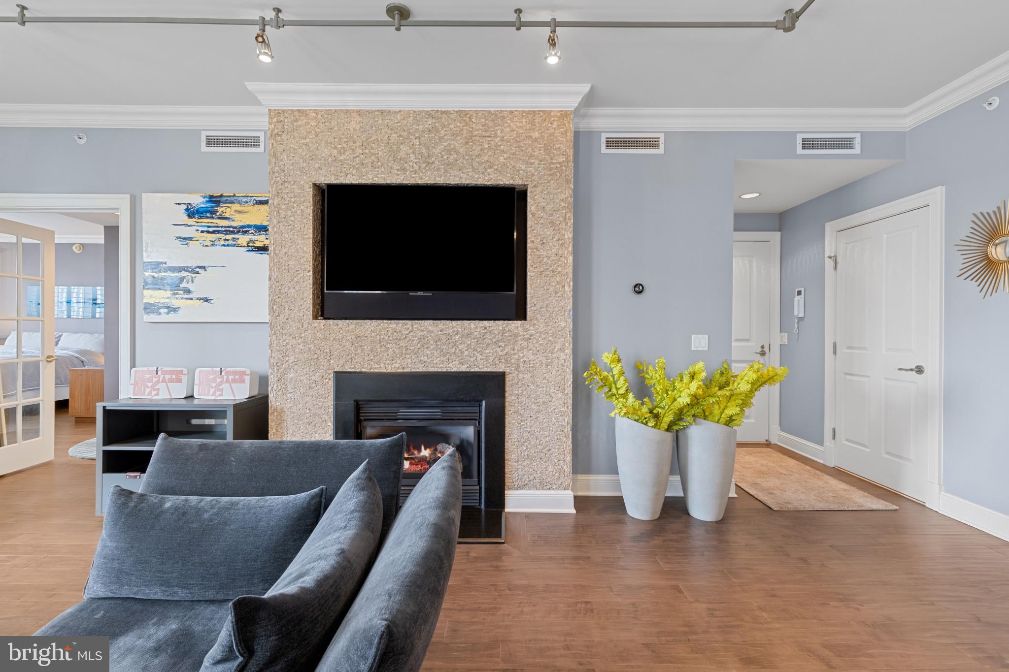 THE RITZ-CARLTON RESIDENCES - Residential