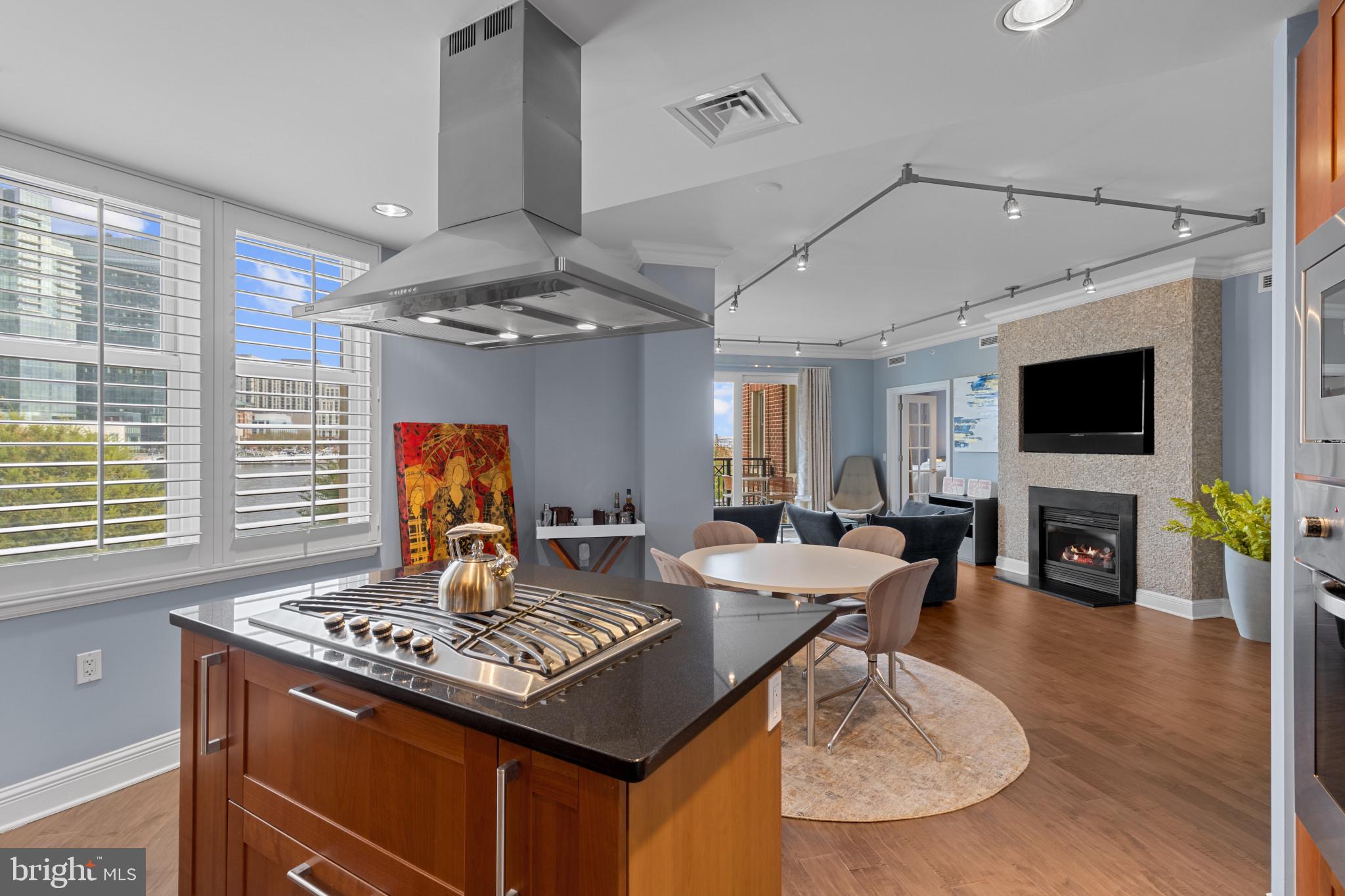 THE RITZ-CARLTON RESIDENCES - Residential