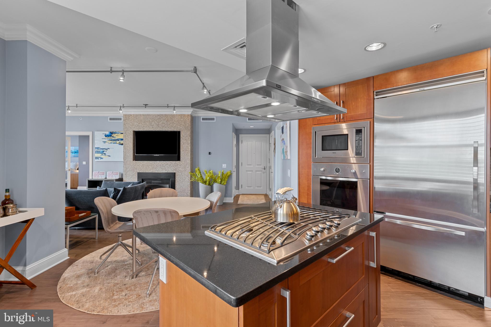 THE RITZ-CARLTON RESIDENCES - Residential