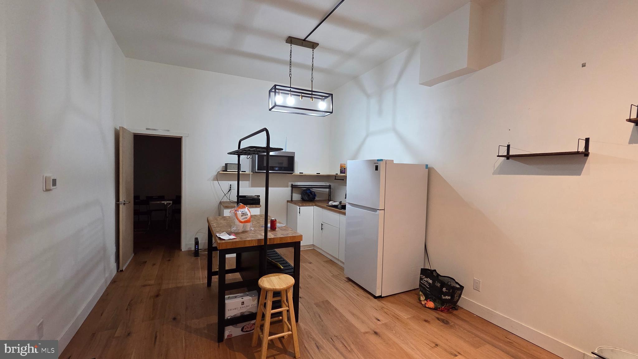 EAST KENSINGTON - Commercial Sale