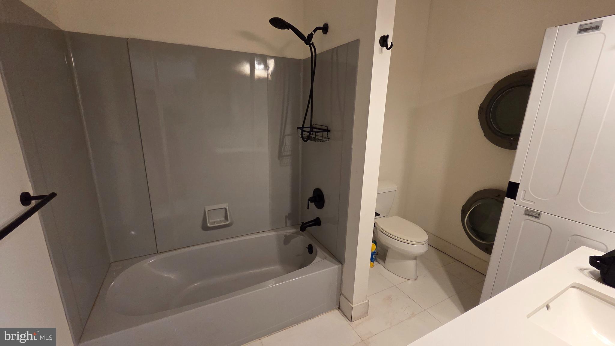 EAST KENSINGTON - Commercial Sale