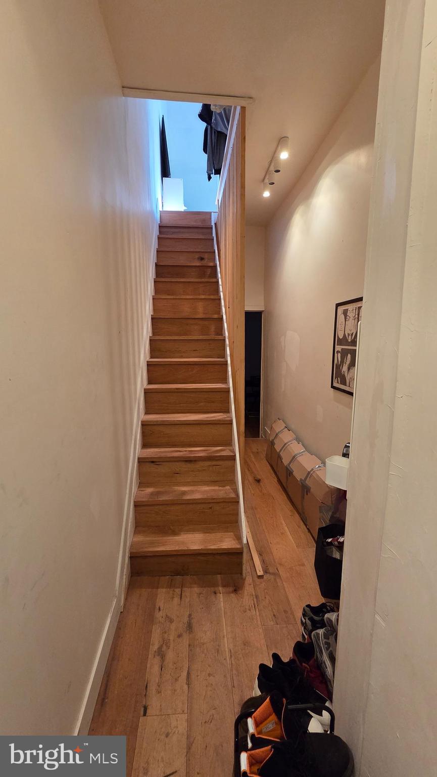 EAST KENSINGTON - Commercial Sale