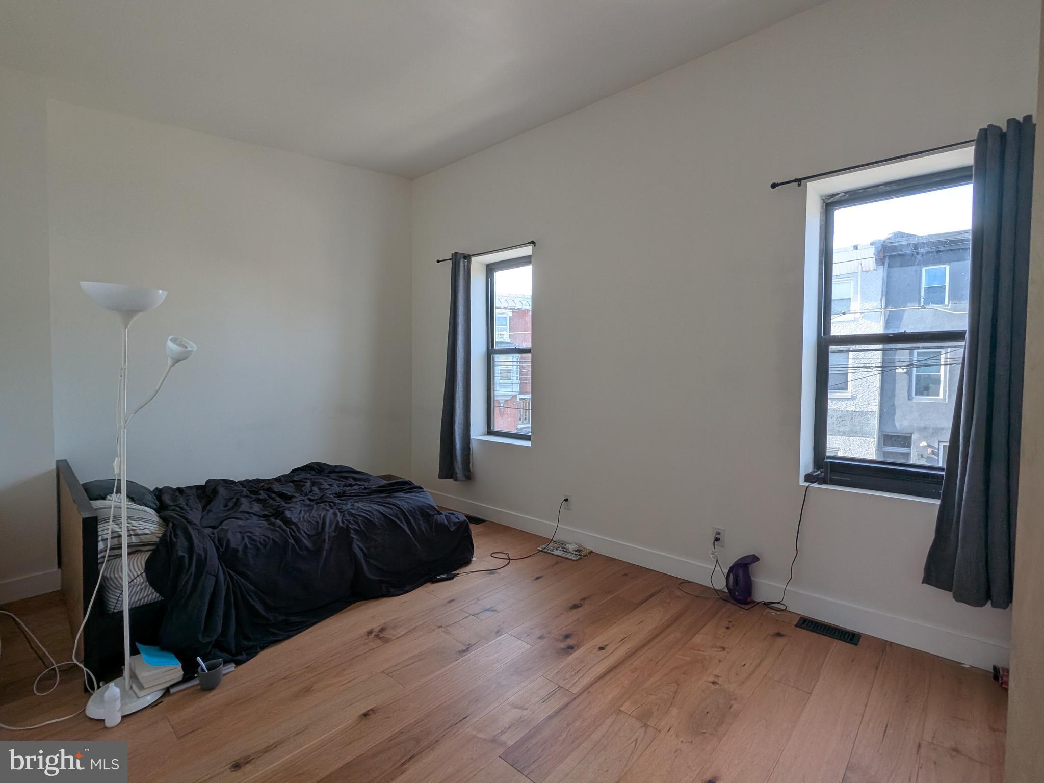 EAST KENSINGTON - Commercial Sale