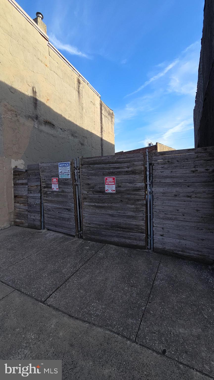 EAST KENSINGTON - Commercial Sale