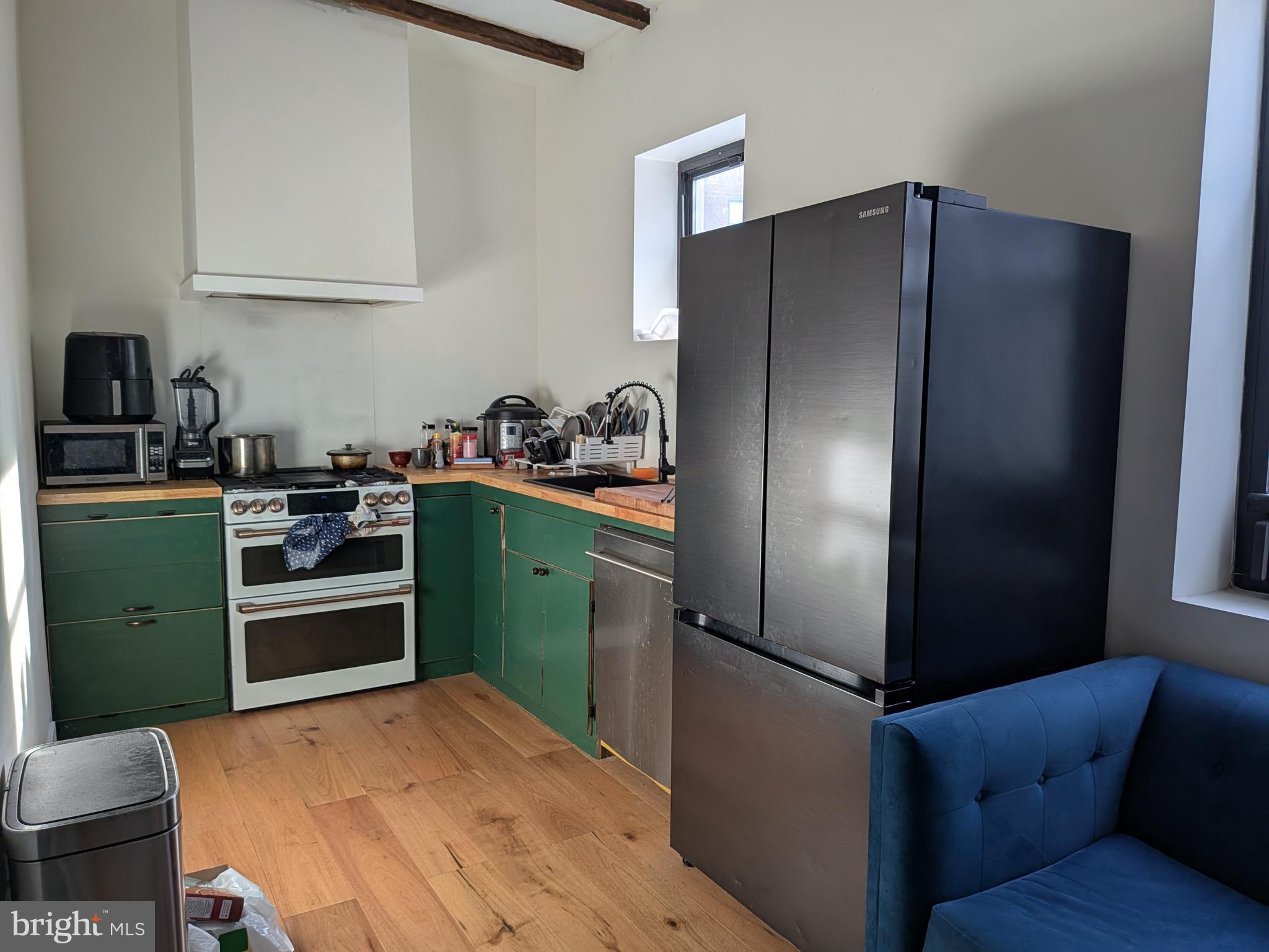 EAST KENSINGTON - Commercial Sale