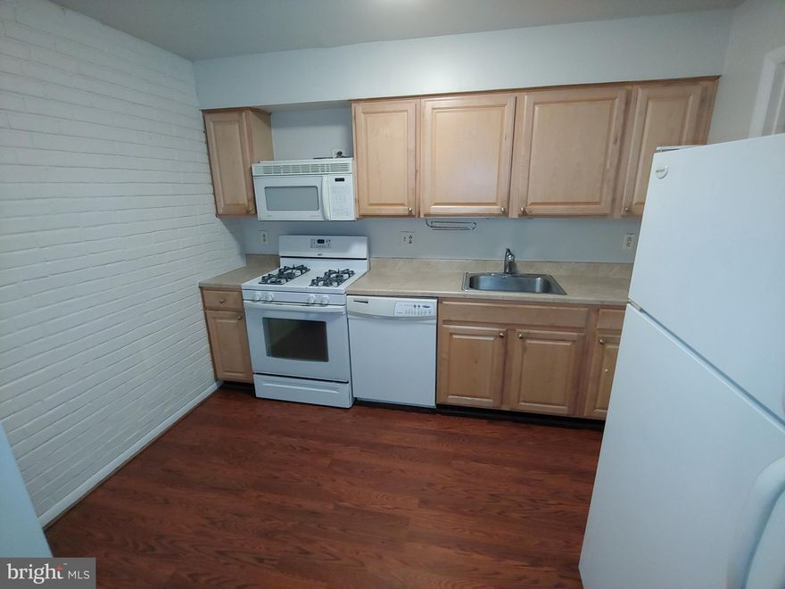 Howard County Rental . For rent in Laurel, MD,  , Available immediately move-in. 2 bedroom, 1 full & 1 Half . Application Qualifications: Minimum credit score of 680 required, rent should not exceed 33% of their gross monthly income, verifiable rental history required. Application fee is $40.00 per adult over 18. Income verification , no evictions or recent filings and a clean criminal background check. Proof of renter's insurance required