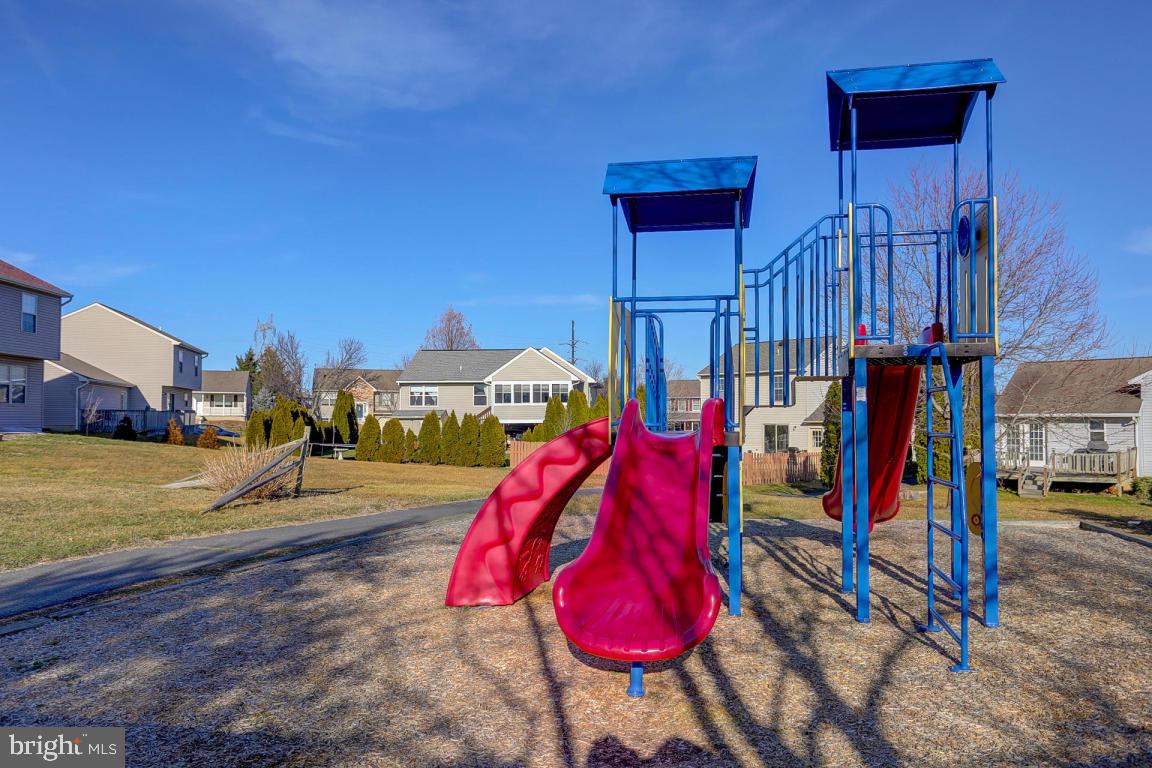 VILLAGE SQUARE - Residential