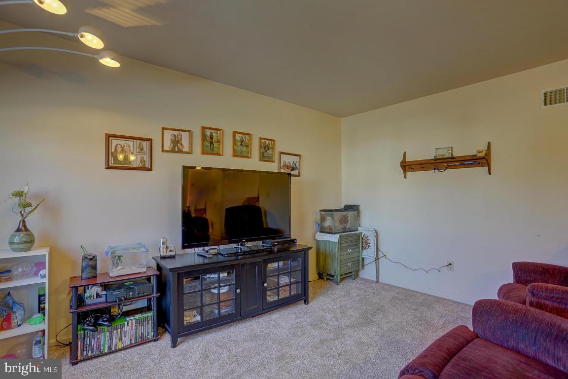 VILLAGE SQUARE - Residential