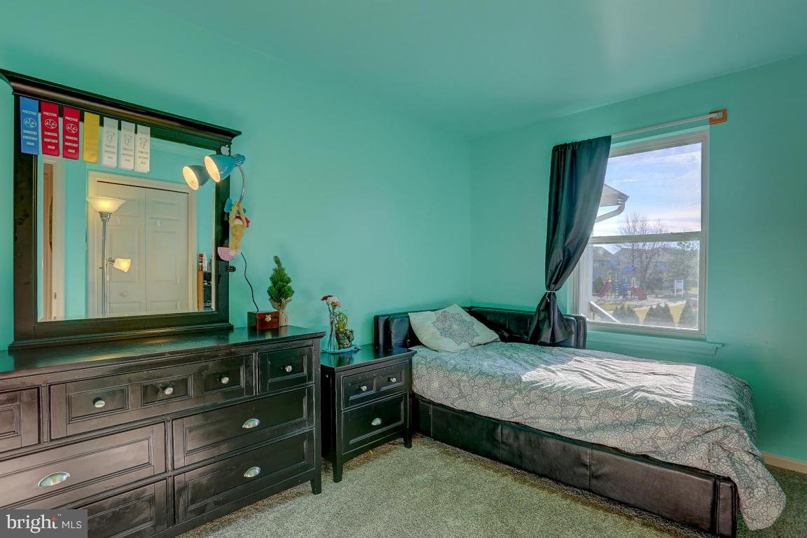 VILLAGE SQUARE - Residential