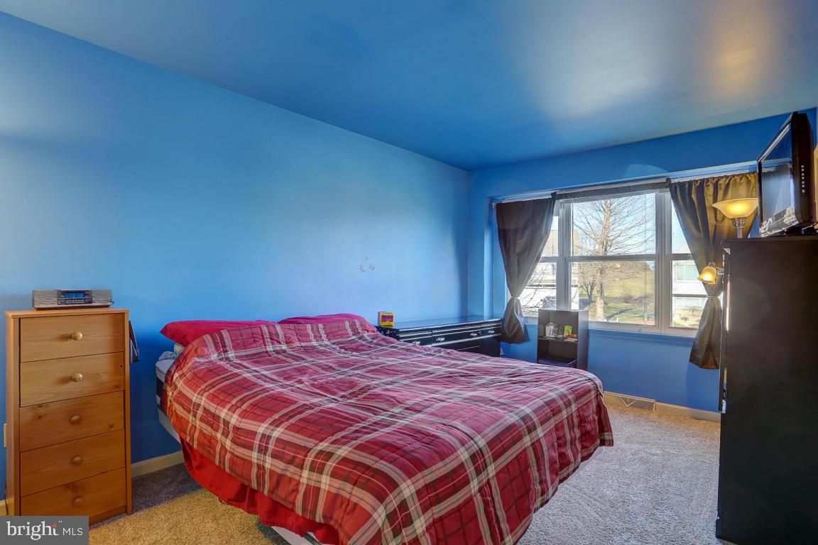 VILLAGE SQUARE - Residential