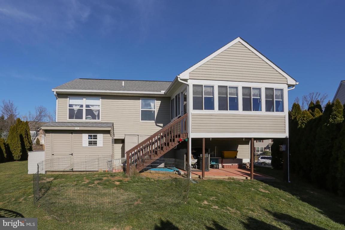 VILLAGE SQUARE - Residential