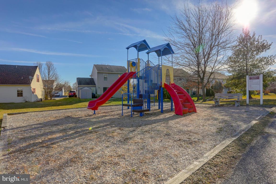 VILLAGE SQUARE - Residential