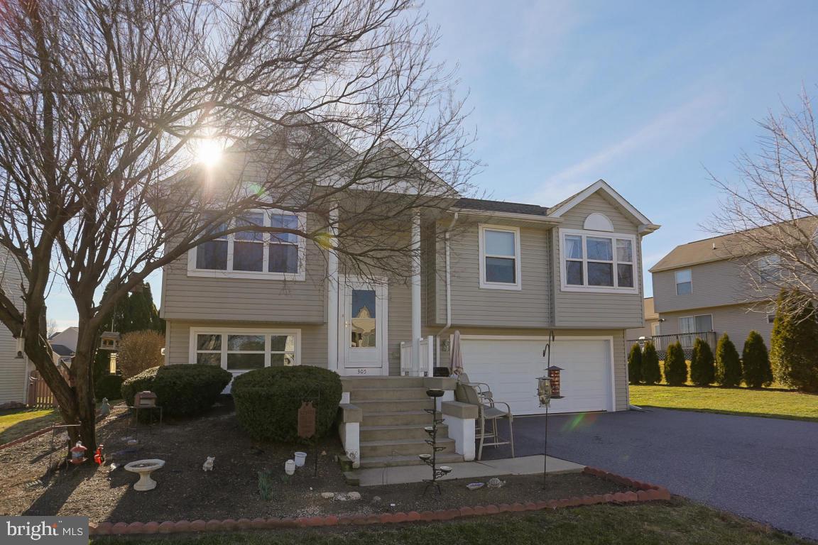 VILLAGE SQUARE - Residential