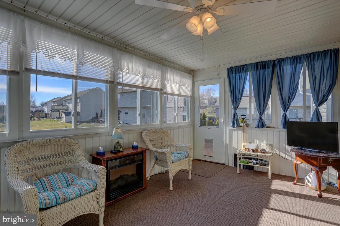 VILLAGE SQUARE - Residential