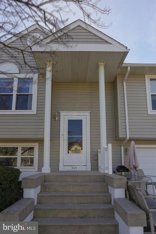 VILLAGE SQUARE - Residential