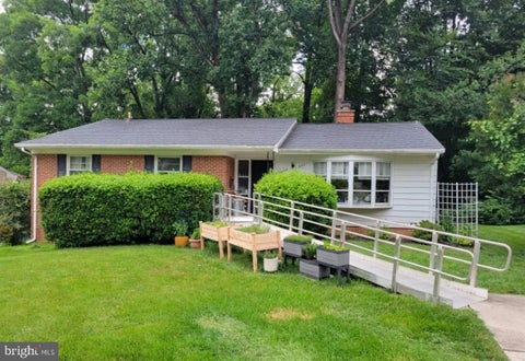 Photo of 10104 Scout Drive, FAIRFAX, VA 22030 (MLS # VAFC2008562)