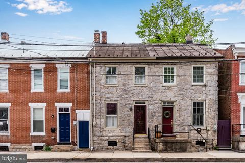 19 N EAST STREET CARLISLE PA 17013