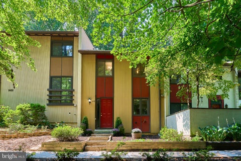 Photo of 2418 Cloudcroft Square, RESTON, VA 20191 (MLS # VAFX2339206)