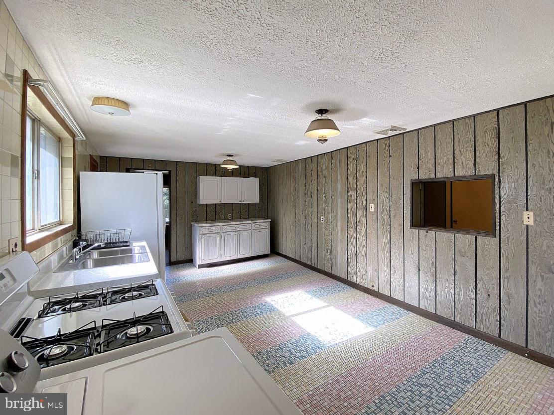 ROSEDALE - Residential