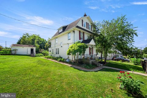 Homes For Sale - 4400 School Lane<br/> Delaware County, DREXEL HILL, PA 19026