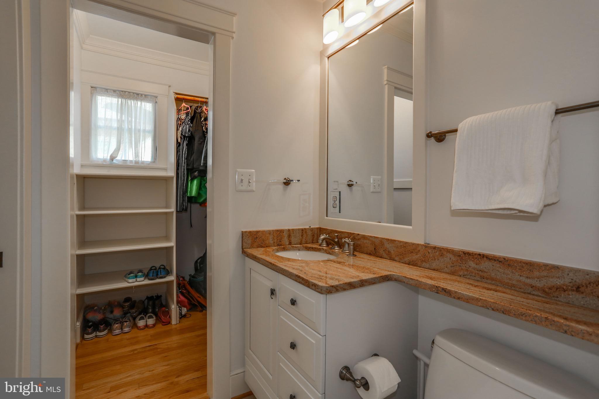 COUNTRY CLUB HILLS - Residential