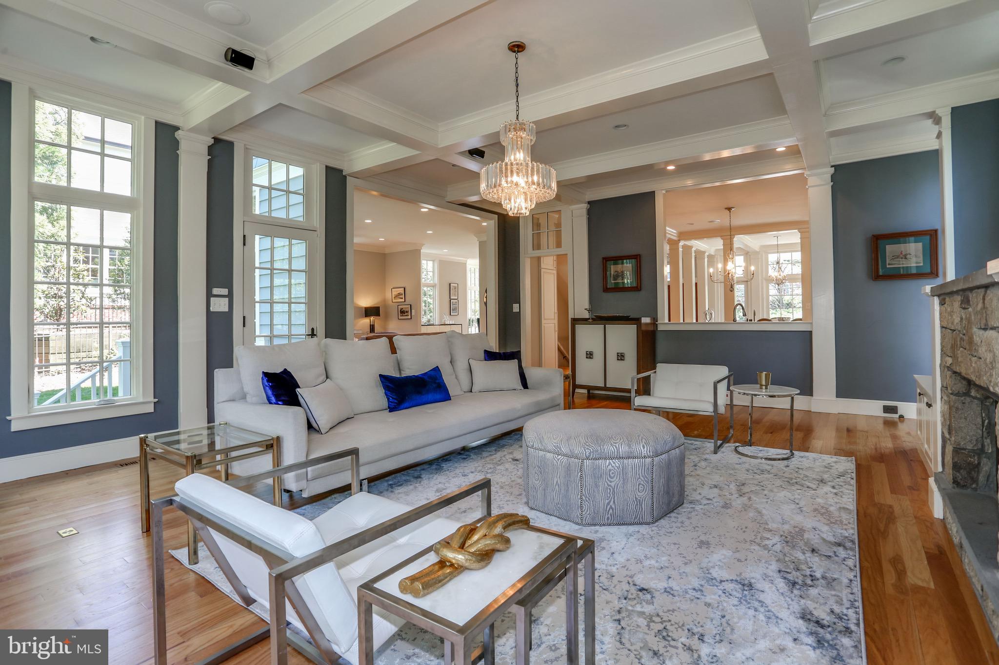 COUNTRY CLUB HILLS - Residential