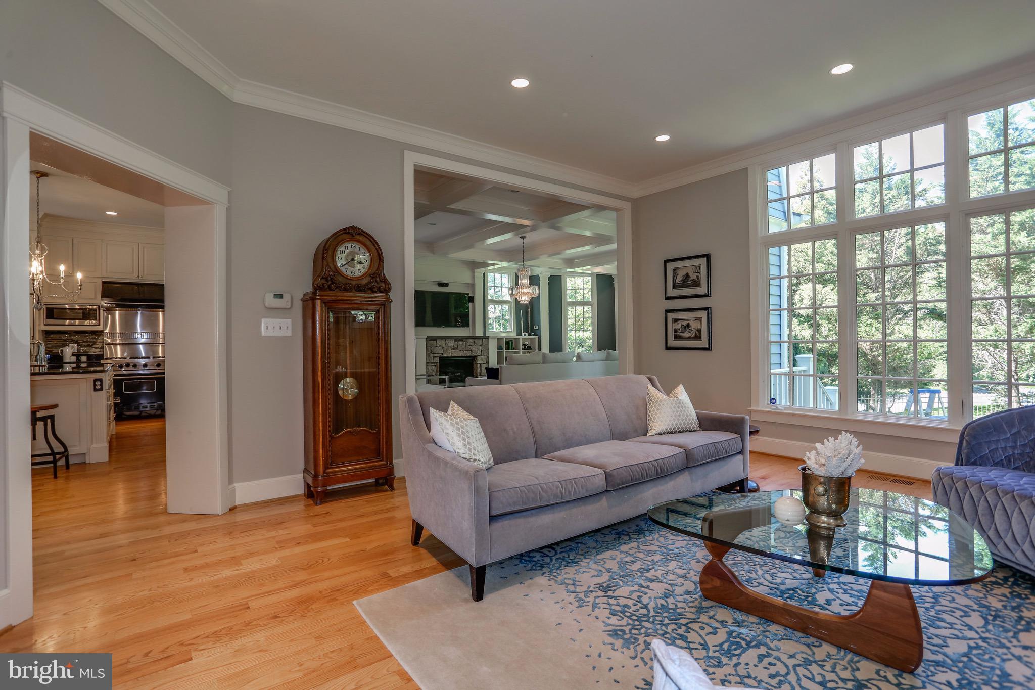 COUNTRY CLUB HILLS - Residential