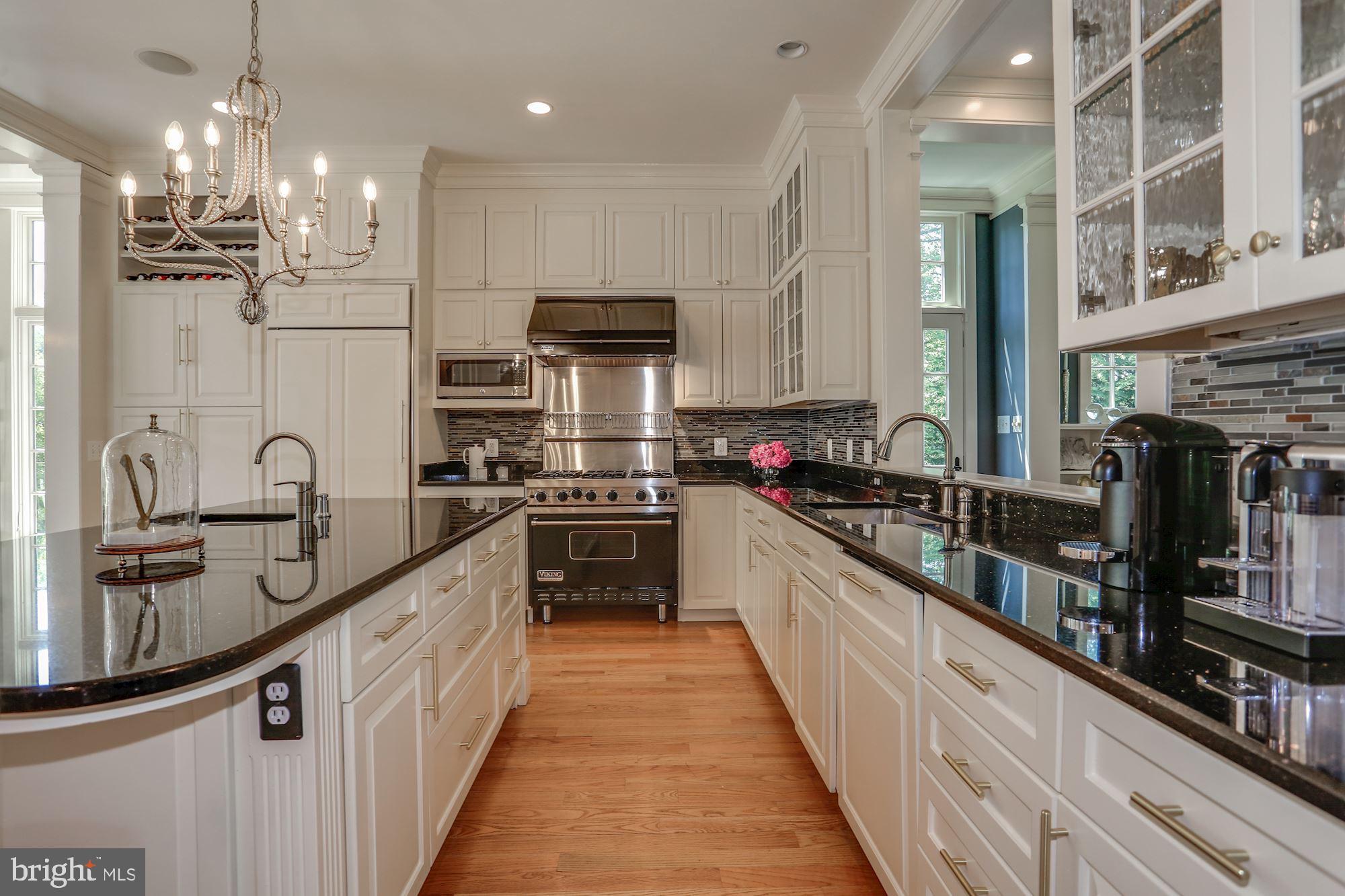 COUNTRY CLUB HILLS - Residential