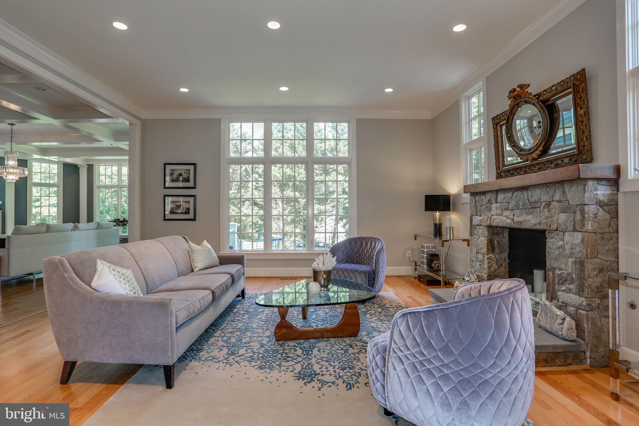 COUNTRY CLUB HILLS - Residential