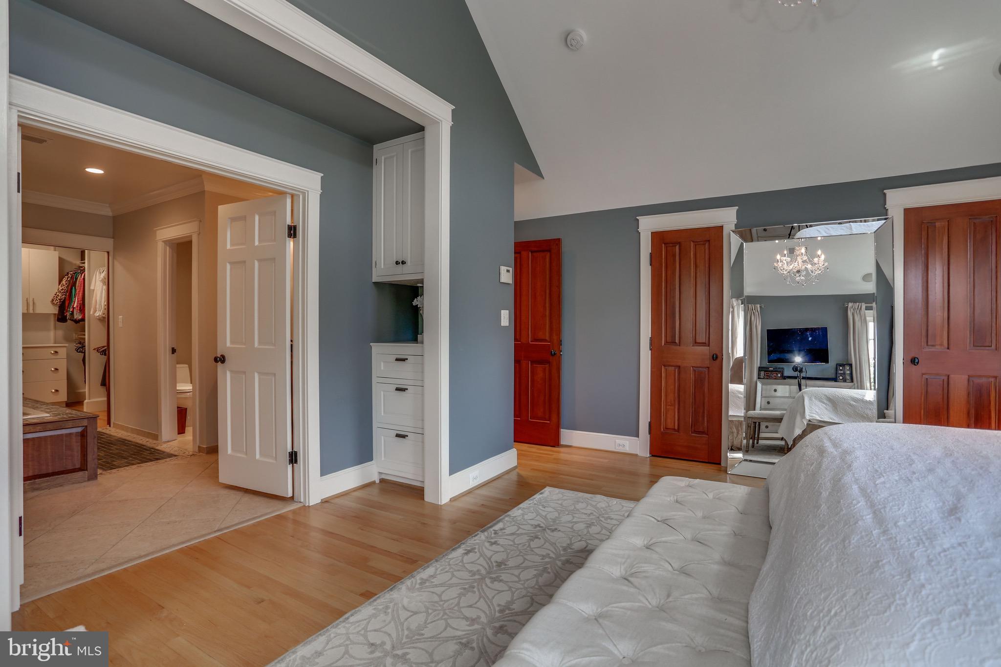 COUNTRY CLUB HILLS - Residential