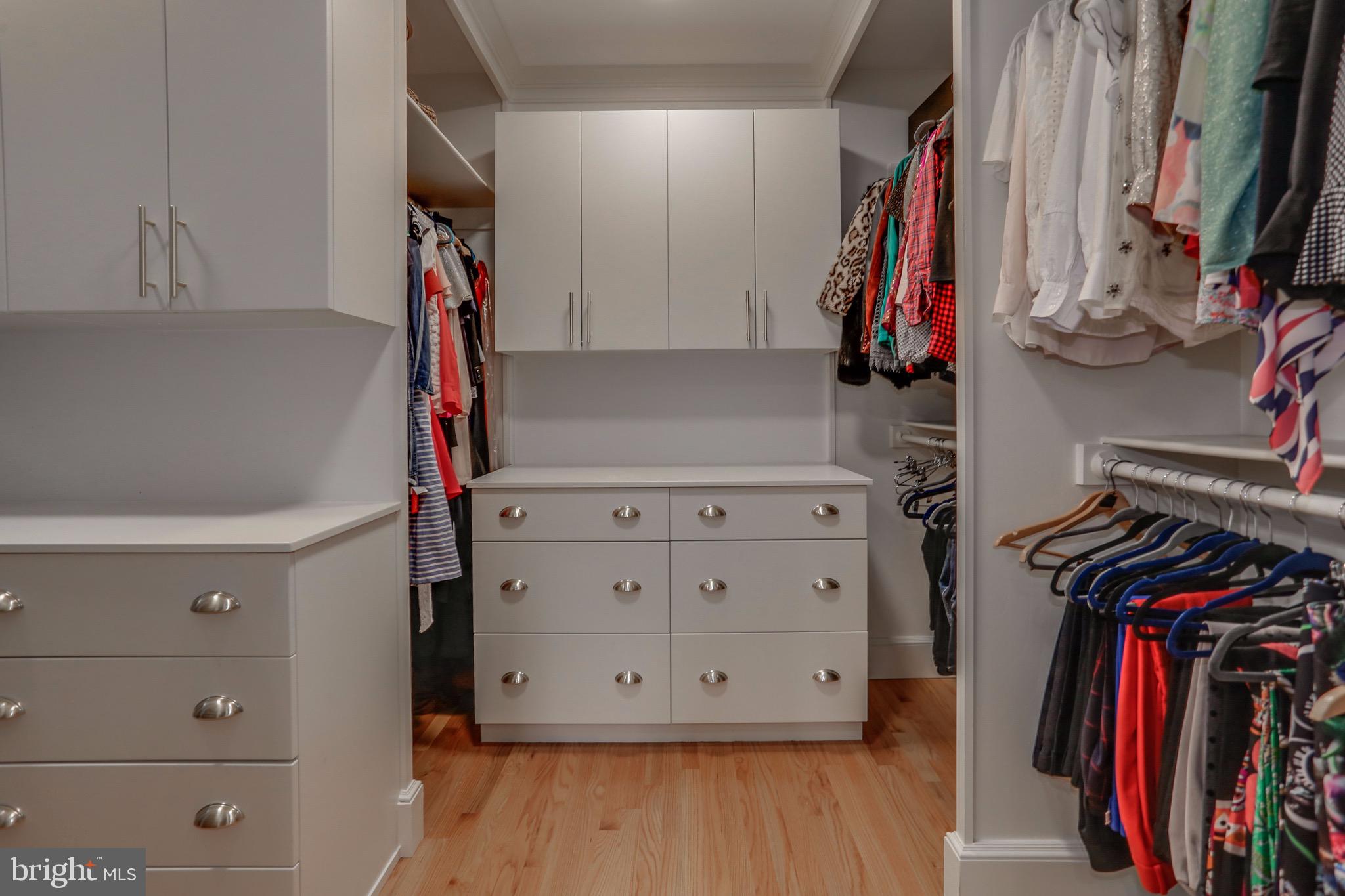 COUNTRY CLUB HILLS - Residential