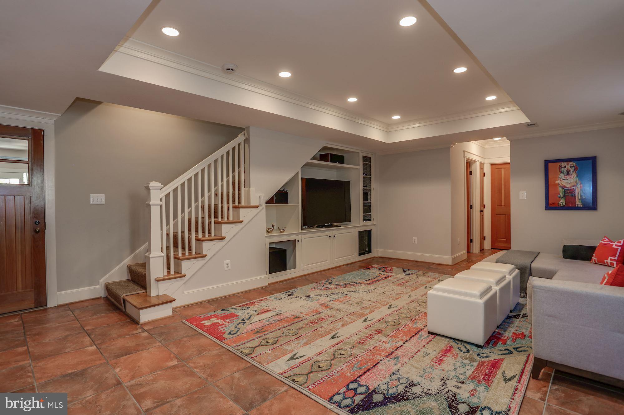 COUNTRY CLUB HILLS - Residential