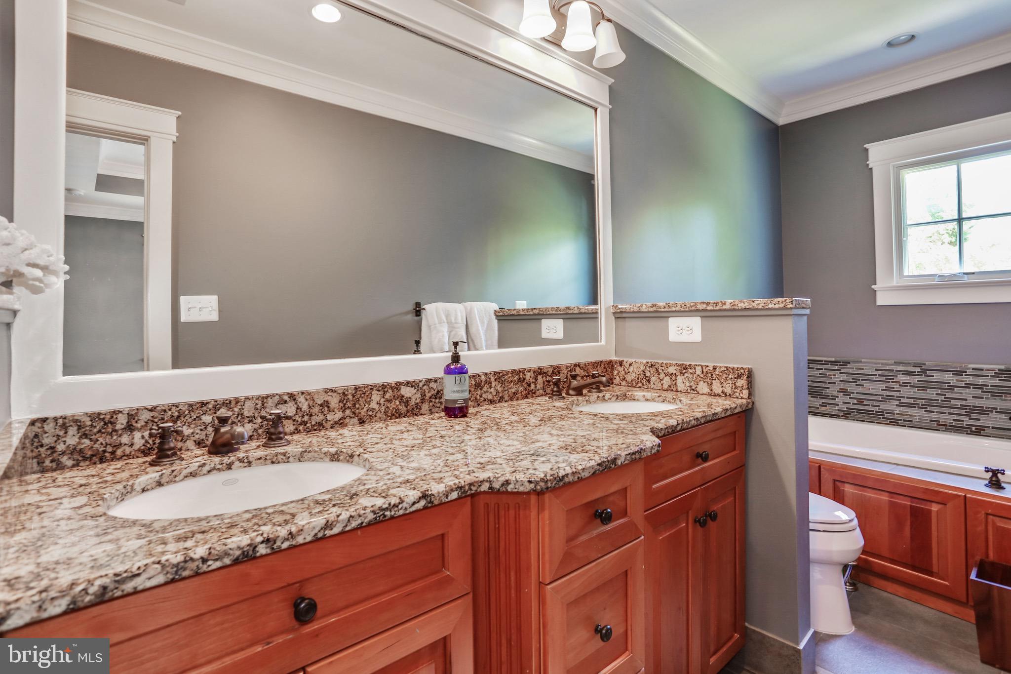 COUNTRY CLUB HILLS - Residential