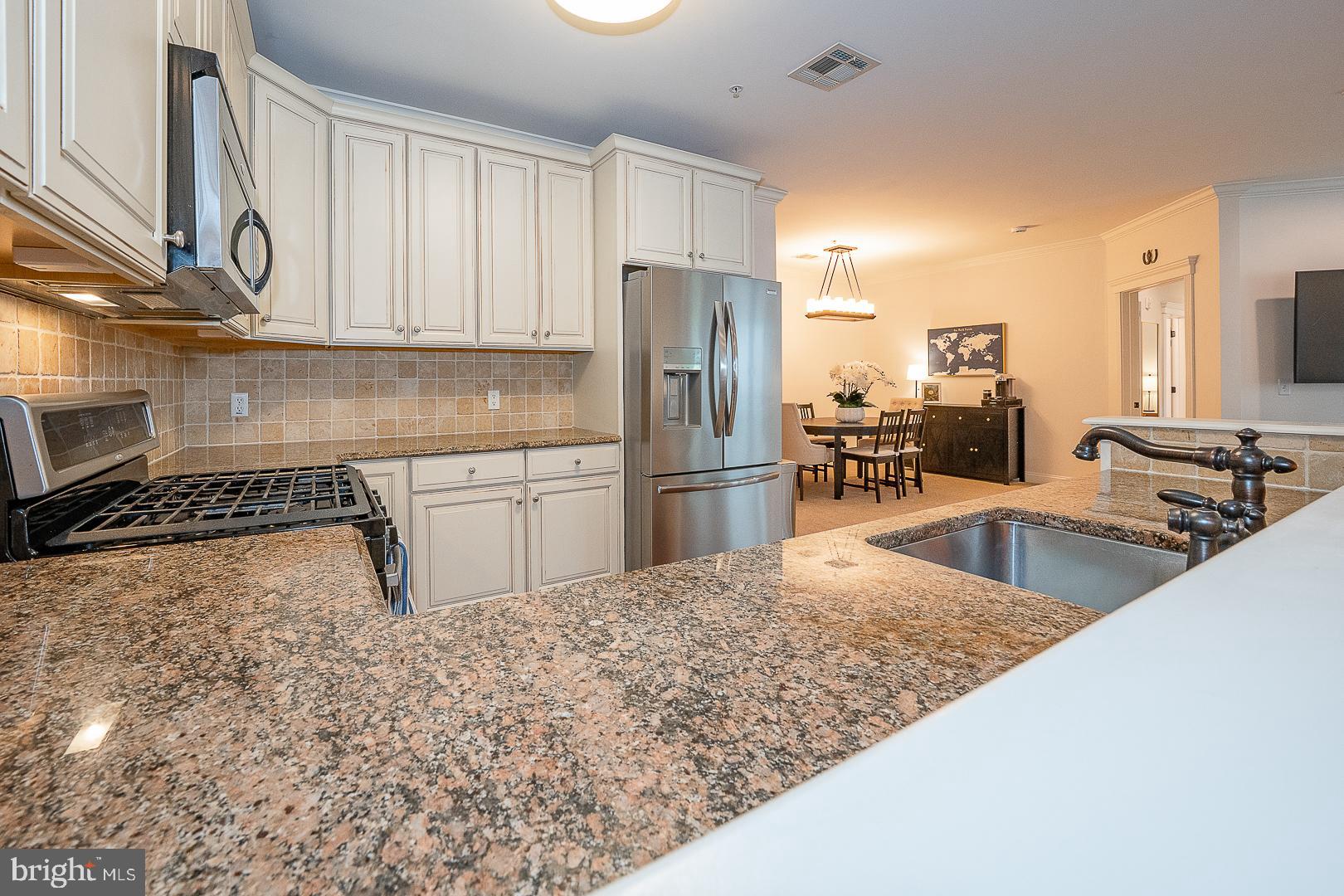 300 W ELM STREET 2204