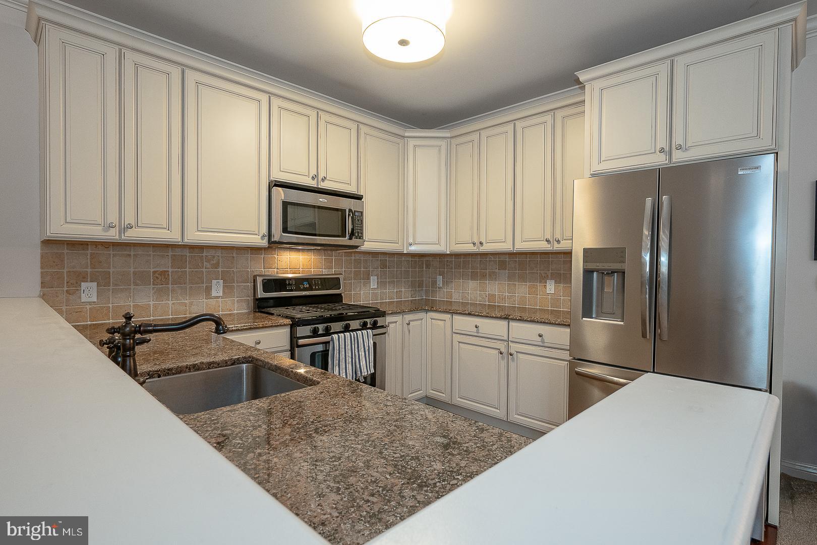 300 W ELM STREET 2204
