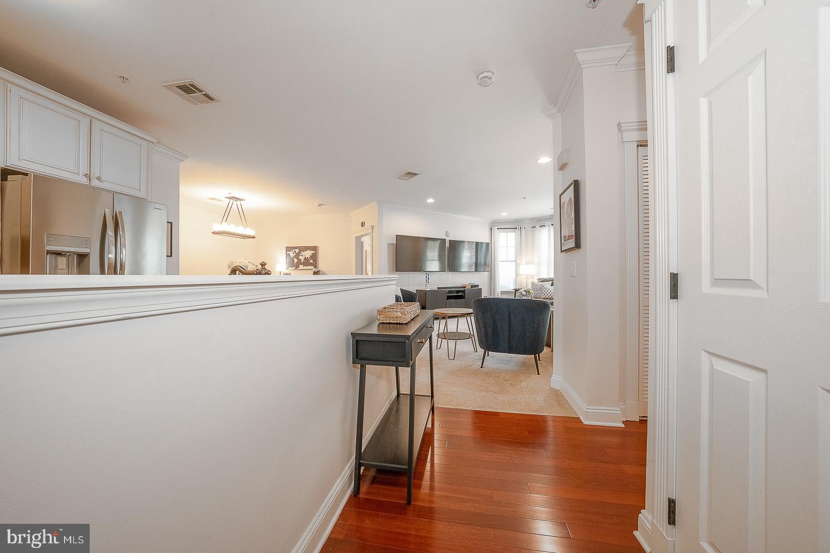 300 W ELM STREET 2204