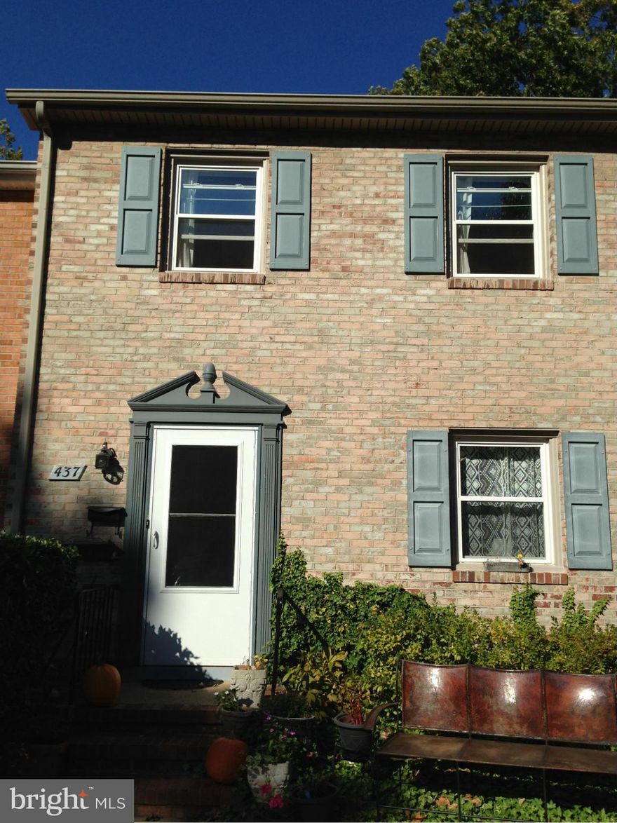 4 bedroom spacious townhome in a great location!  Brick front, fenced yard, deck - backs to woods!  Hardwood floors, walk out basement, Great for commuters!  Located near I-95 and downtown Fredericksburg!   Call for appt. - Must have 24 hours - lease expires in February 2015